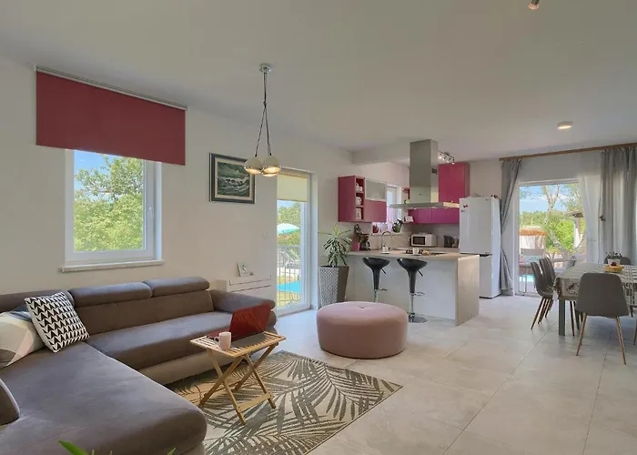 Nyaraló Villa May *