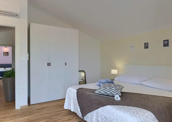 Nyaraló Villa May *